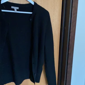 Svart stickad kofta - En snygg svart stickad kofta!
