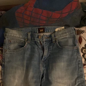 Lee Jeans - Byxorna är i bra skick och har inga fläckar osv.., Storleken: W28 L32