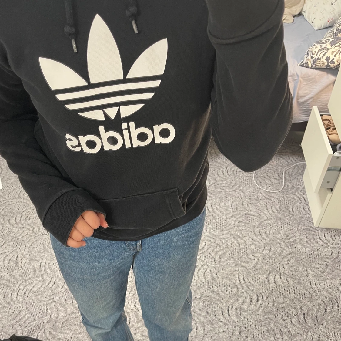 svart adidas hoodie - 90