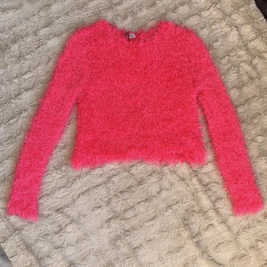 Bra skick och är använd 1 gång. - Storleken är M men den är ganska stretchig. Jag har fått den men den kommer från H.M. Den är ganska tunn så det är ganska skönt att ha på sommaren. 