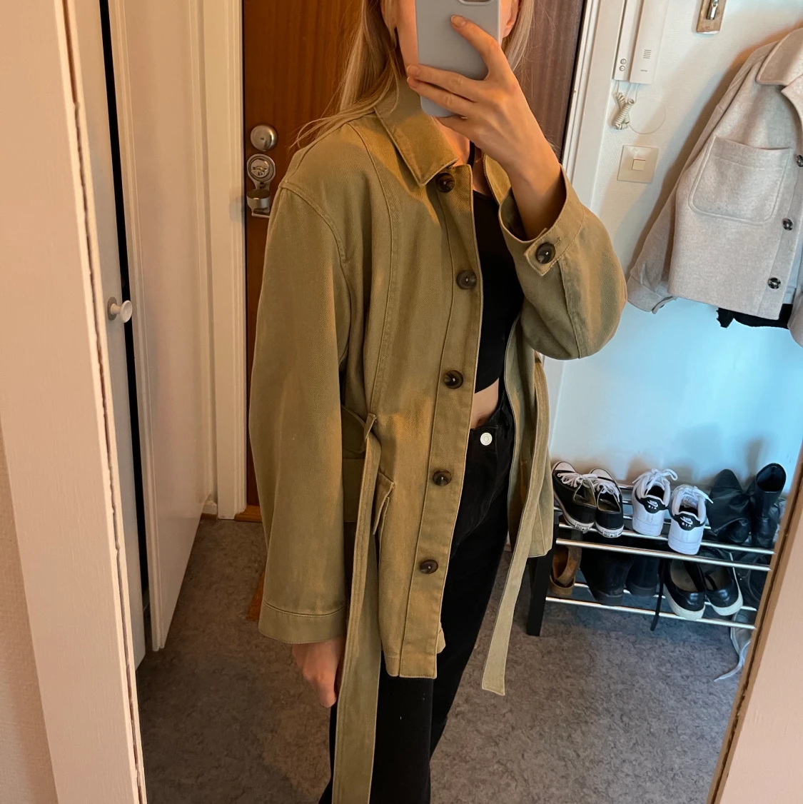 Beigegrön cargo jacka från H&M - 90