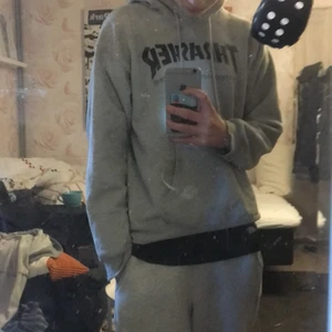 Thrasher Hoodie Strl S - Säljer min thrasher Hoodie då den inte kommer till andvändning andvänd ett fåtal gånger ser precis ut som jag köpte den. Strl S ✨