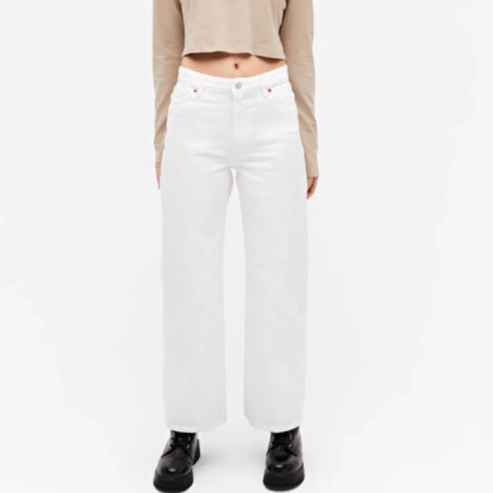 Knappt använda monki jeans i storlek 24. Köparen står för frakten:). Jeans & Byxor.