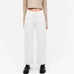 Knappt använda monki jeans i storlek 24. Köparen står för frakten:)