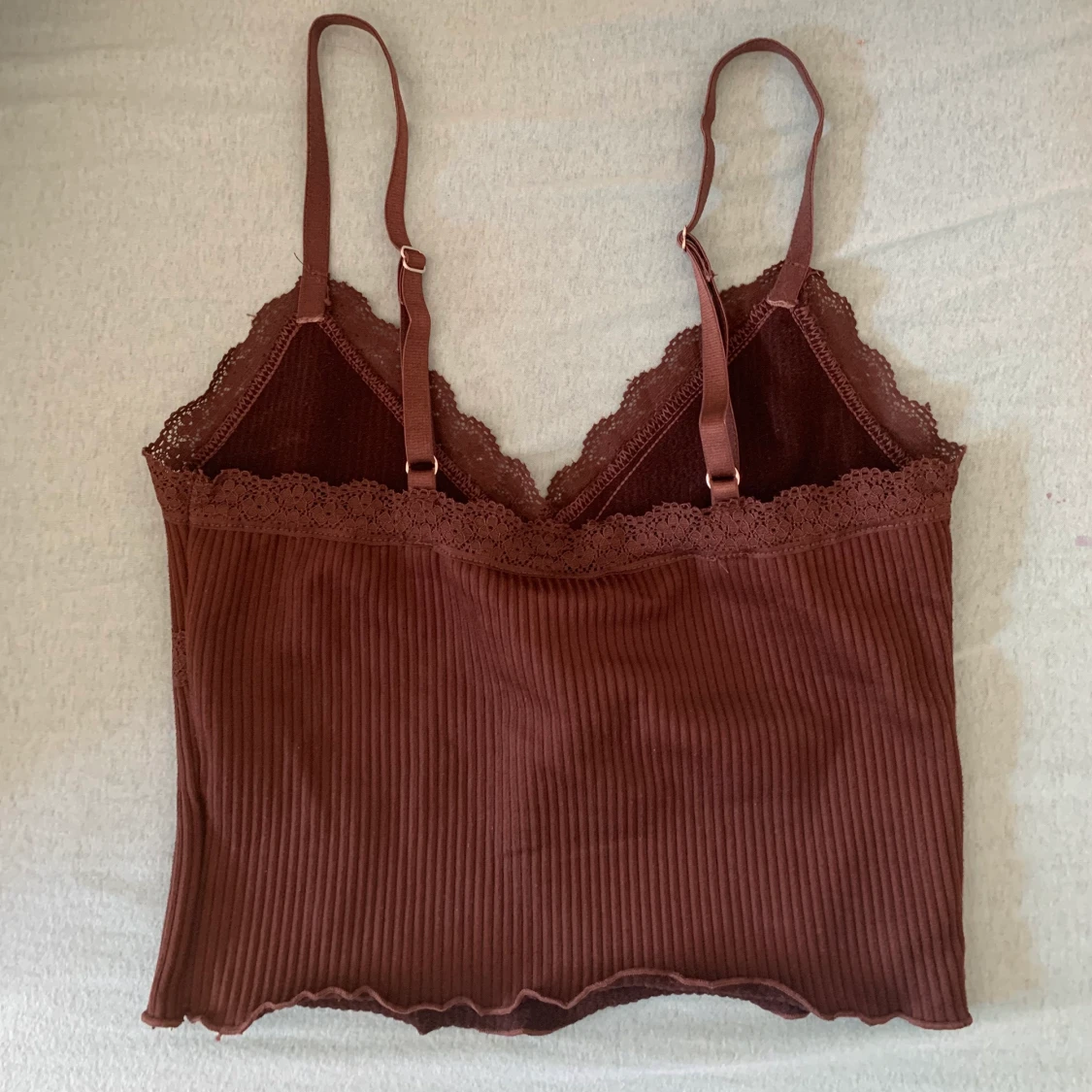 Brunt linne med spets  - 91