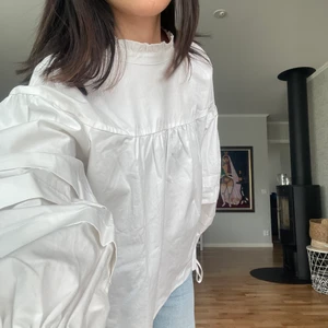 Vit blus  - Vit blus från NAKD, knyts i ryggen