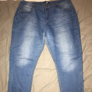 Boohoo Plus size Jeans - Jätte fina ljus blåa jeans, tighta vid benen o inte kommit till användning.