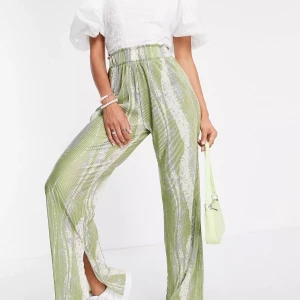 Färscha sommar byxor, storlek 38 - Sjukt skönt material och super fin färg🤩 