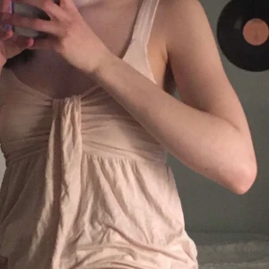 Linne - Beigerosa Linne/klänning, jag har har vikt upp den till ett linne på första bilden💗 strl s, normal i strl:) 30 kr + frakt✨