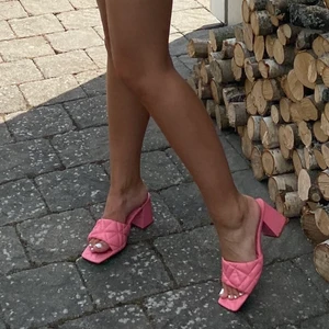 Rosa klackar från Zara - Superfina Rosa klackar från zara i stl 39💘 köpta för 400kr.