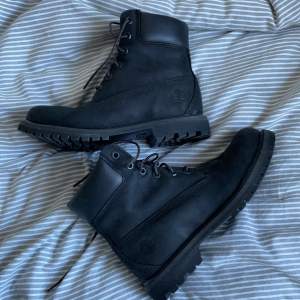 Snygga timberlands. Använder fåtal gånger. Säljer då de tyvärr inte kommer till användning. Köpta för 2200kr på JD. Pris kan diskuteras💕