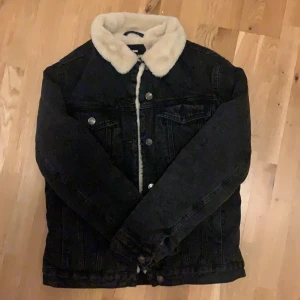 Jeansjacka  - I nyskick knappt använd