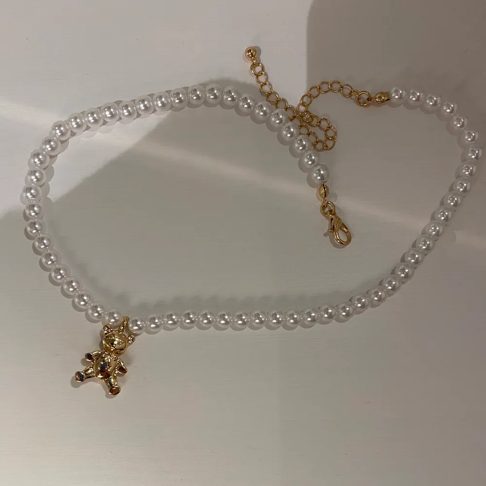 Jätte gulligt halsband, aldrig använt (nyligen köpt)💕buda gärna . Accessoarer.