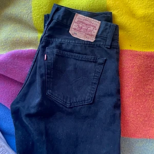 Levis 501 jeans - Vintage Levis 501 jeans. Kan både sitta midwaist och lowwaist. Passar S-M, W:31 L:32