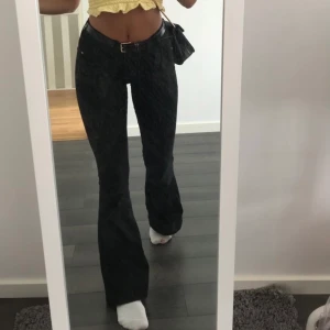 Bootcut jeans  - Säljer dessa fina bootcut jeans från Bubbleroom i strl 36. Fint och felfritt skick! 