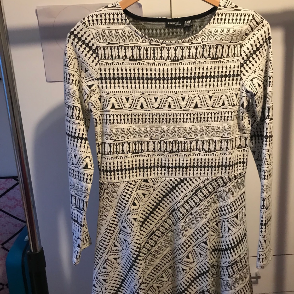 Svart och vit klänning