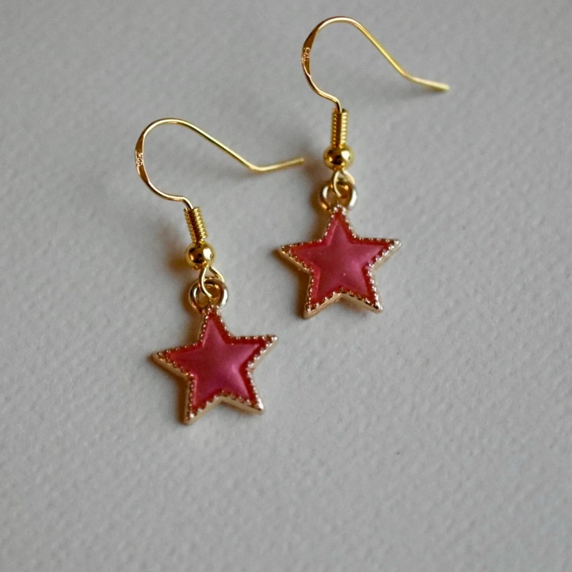 Örhängen med rosa stjärnor  - 90