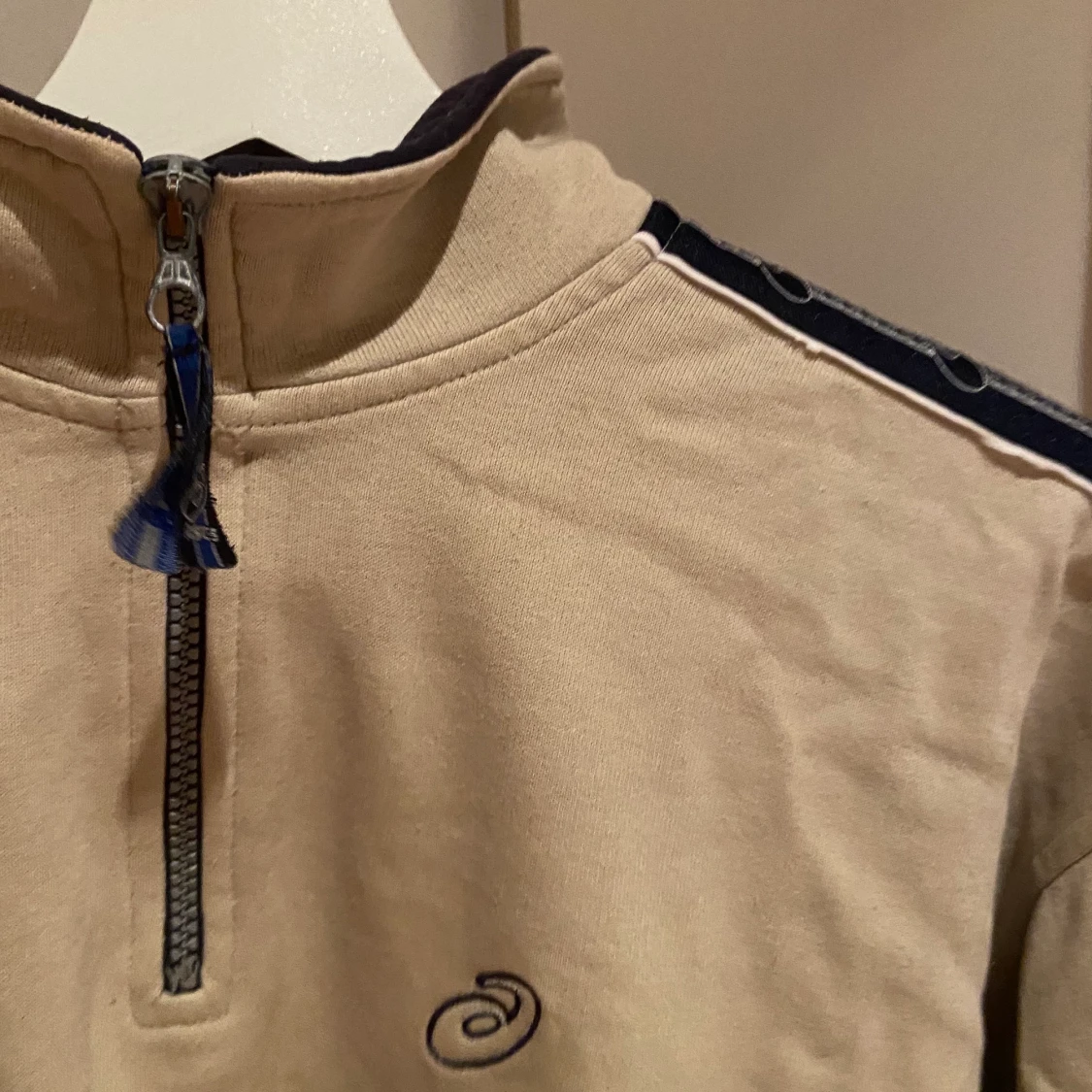 Sweatshirt från asics  - 90