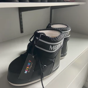helt nya och oanvända moonboots’💕💕💕 - SÅ JÄVLA SNYGGA, tyvärr för små för mig🥺🥺Pris kan diskuteras💕💕💕💕💕