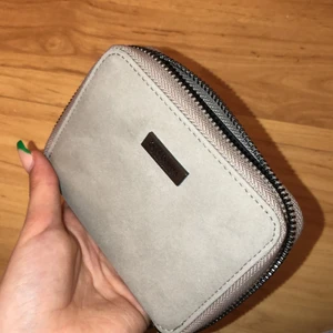 Don donna plånbok - Skit snygg plånbok som aldrig använts, köpte den för 400kr lol :(❤️👌🏼