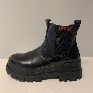 Buffalo boots strl 40  - Oanvända Chelsea Boots i storlek 40 från Buffalo 