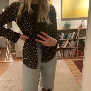 Blus med stjärnor - Superfin tunn skjorta/blus som fungerar till allt! 