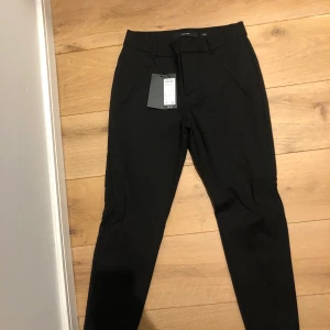 Kostymbyxor - Kostymbyxor från Nelly.com strl S, super stretchiga! 150kr endast testad