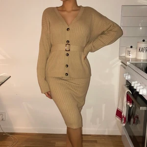 Sets  - Jättefin sets (kjol & jacka) tillsammans 250kr🤎