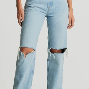90s high waist jeans - Säljer dessa snygga jeans i storlek 36, använt fåtal gånger. Buda från 300💜