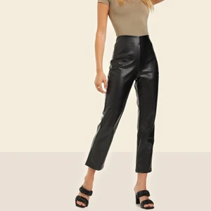 Skinnbyxor - Jag säljer mina skinnbyxor från biancas kollektion med Nelly som snabbt blir slutsåld. Nypris 499kr, superfint skick.