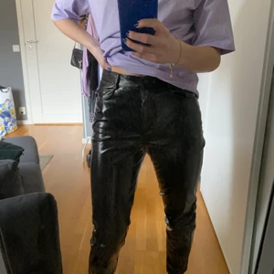 Lackbyxor - Asfräcka lackbyxor!!!! Används för lite av mig därav säljer jag dessa. Högmidjade. Köparen står för frakten 📦 