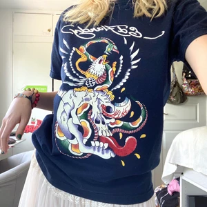 Edhardy tshirt - Edhardy i fint skick, skulle säga liten M eller lång S                                                                                      Senaste budet: 160