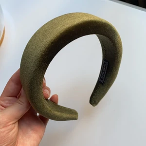 Fluffigt hårband grön sammet - superfint fluffigt grönt diadem i sammet!