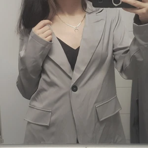 Kavaj - Kavaj från shein som inte säljs länge. Köpt för 200 kr, aldrig använt ä. 3 för 2 på allt