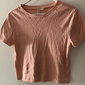 Ribbad tröja - Helt ny beige/rosa ribbad tröja i kortare modell.