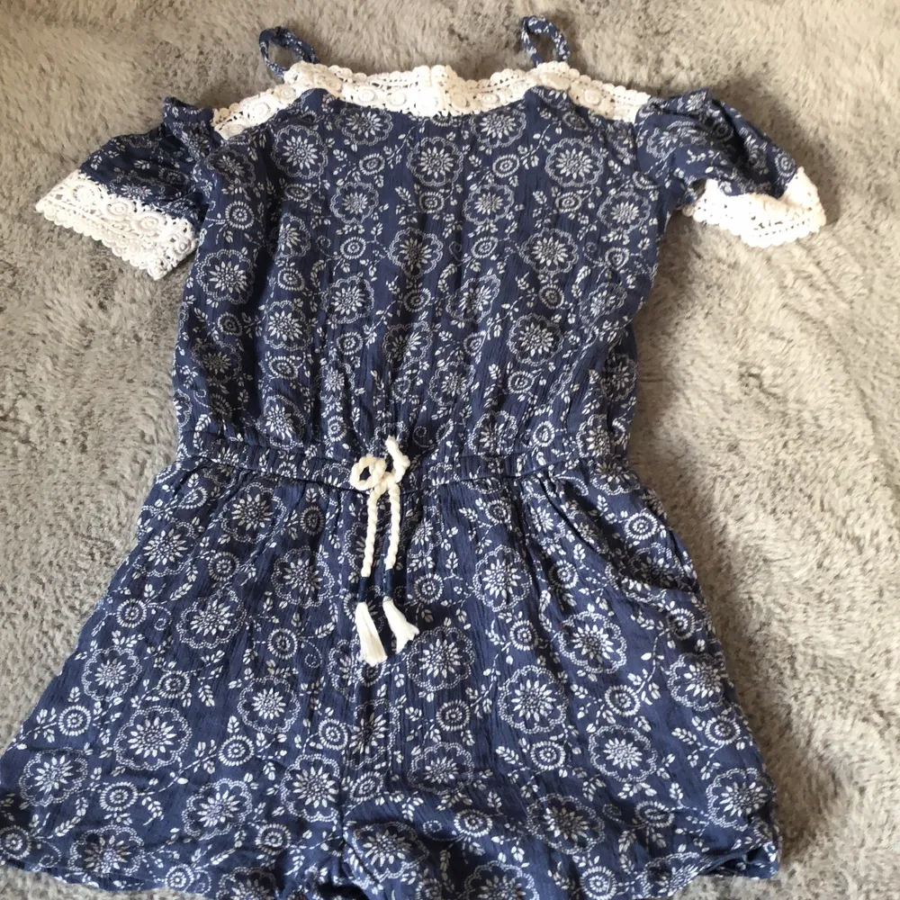 En skön byxdress, fina mönster och skönt tyg! . Muu.