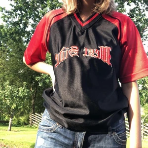 Vintage t-shirt  - Vintage t-shirt från 90-talet som tyvärr aldrig kommer till användning. Använd några enstaka gånger. Storlek L men skulle säga att den är M.