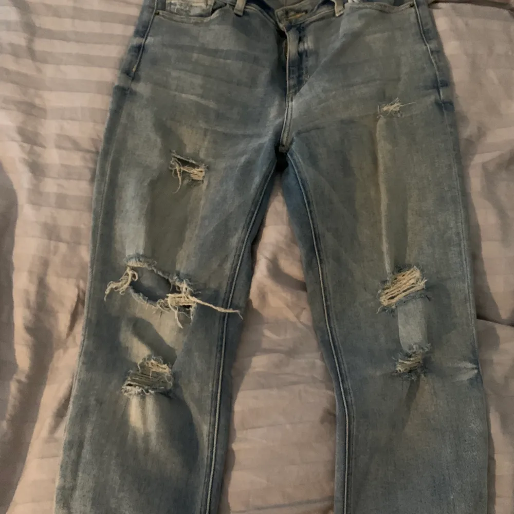 Slitna jeans från Forever21 storlek 46. Jeans & Byxor.