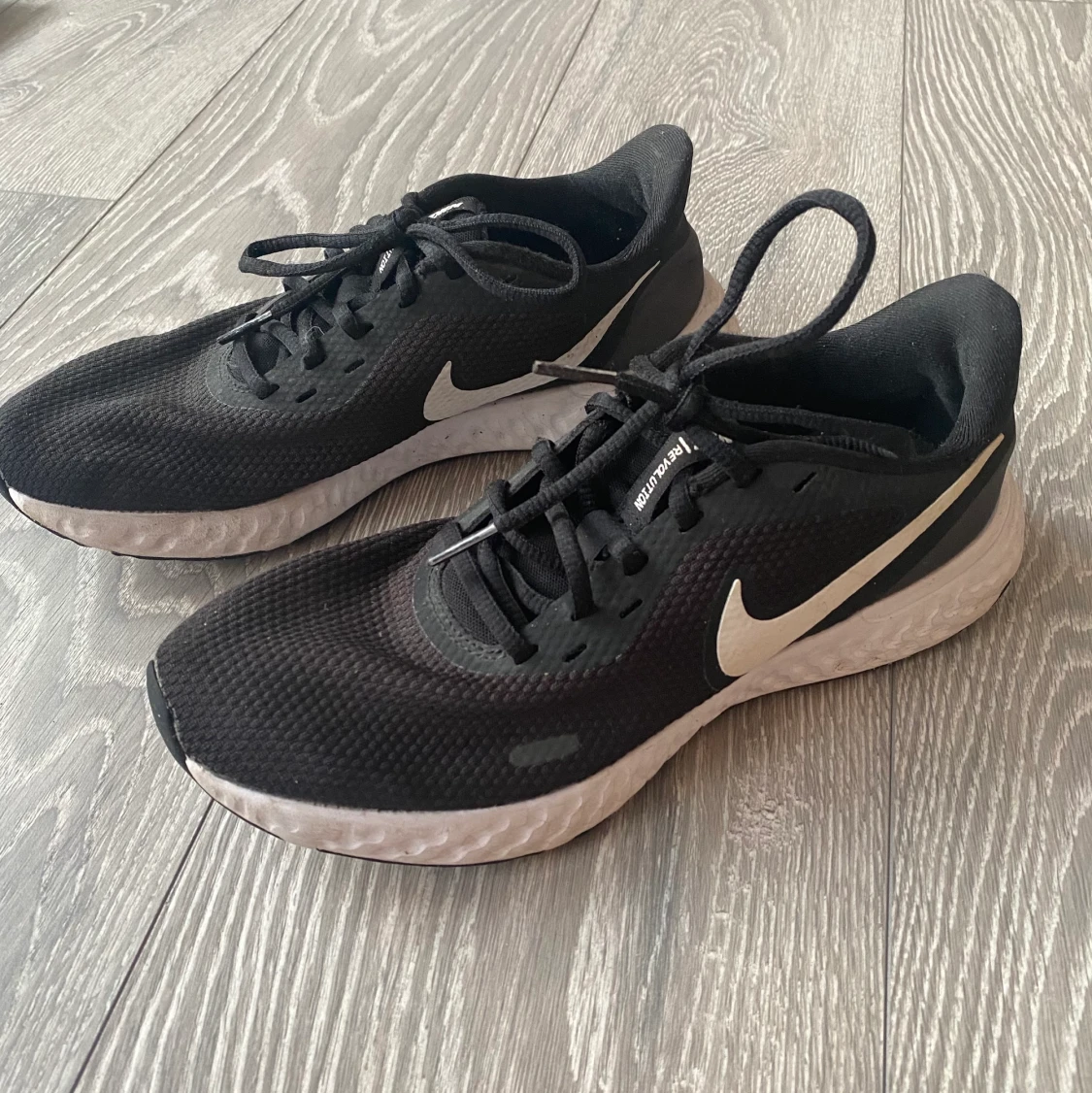 Nike revolution  - 90