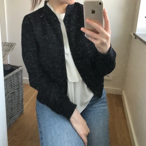 Kofta - Rut & Circle - Väldigt bra skick då den sällan är använd, bra passform, passar bäst med en snygg croptop eller en tight polotröja! 