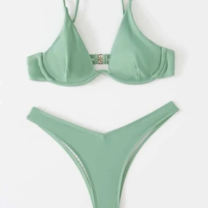 Bikini från SHEIN aldrig använt  - Ta betalning från swish eller paypal 