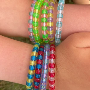 Smycken - Nu säljer jag dessa jätte fina och trendiga armband💞1 för 22kr eller 3 för 48kr💞kan kombineras med valfria färger💞