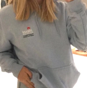 Hoodie - En helt ny hoodie som jag aldrig använt, den är dö snygg men har som sagt inte använt den en ända gång 