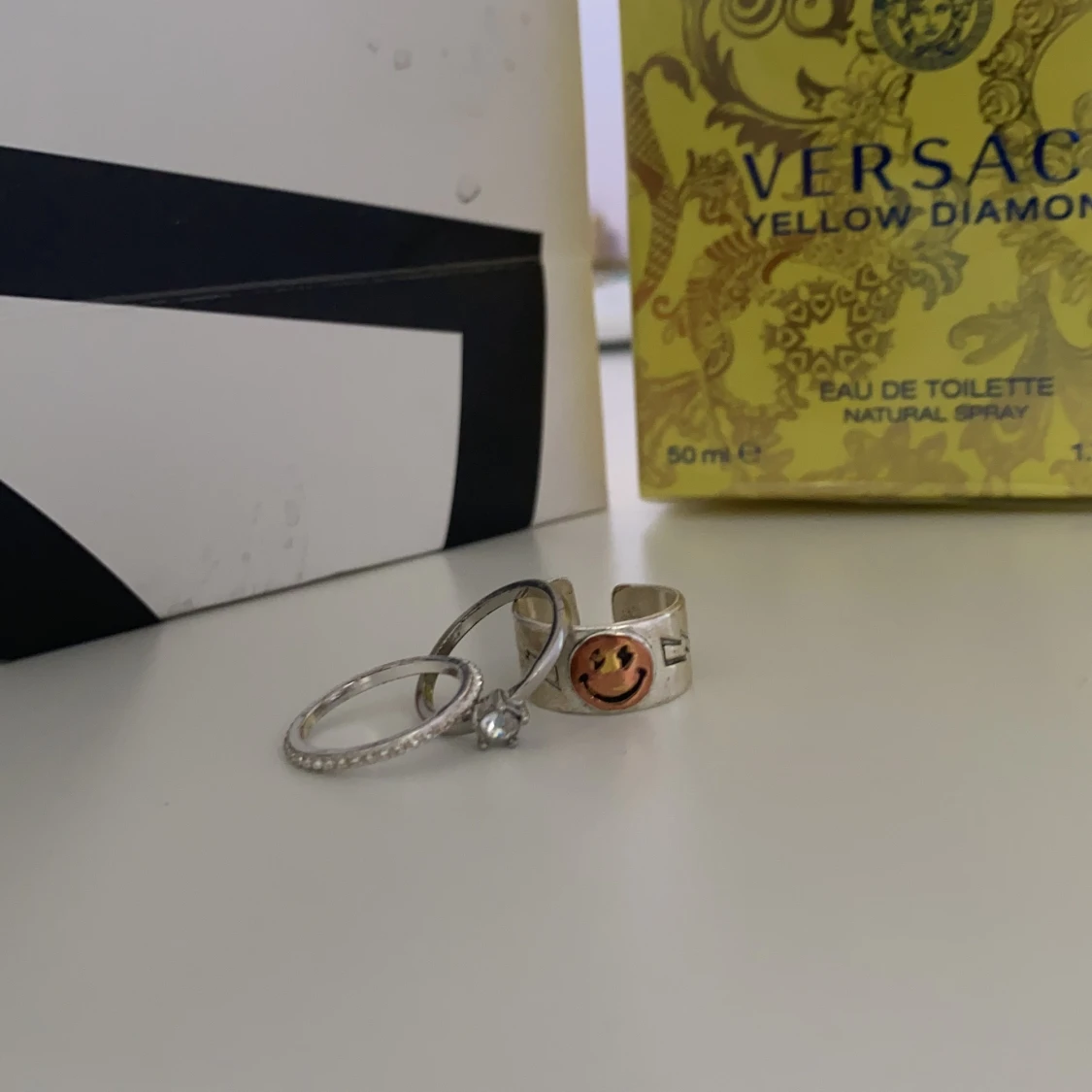 Säljer fina ringar, smiley