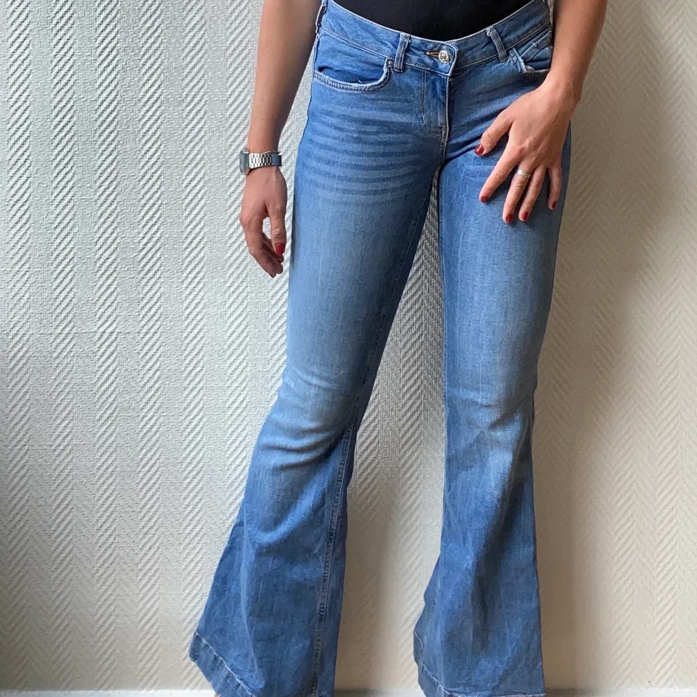 Bootcut jeans från Gina Tricot! Låtmidjade! 💖 frakt tillkommer!. Jeans & Byxor.