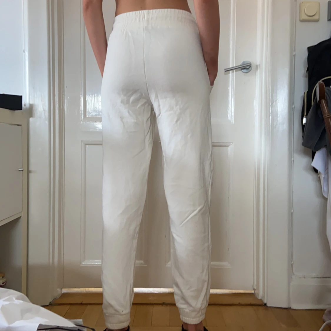 Stradivarius mjukisbyxor cream färgade S - 90