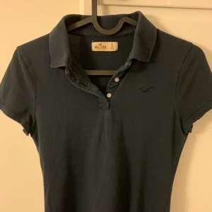 Mörkblå piké  - Mörkblå piké storlek Xs.