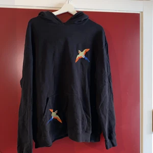 Axel arigato hoodie - Huvtröja från Axel arigato. Ordinarie pris - 1800kr. Storlek L.