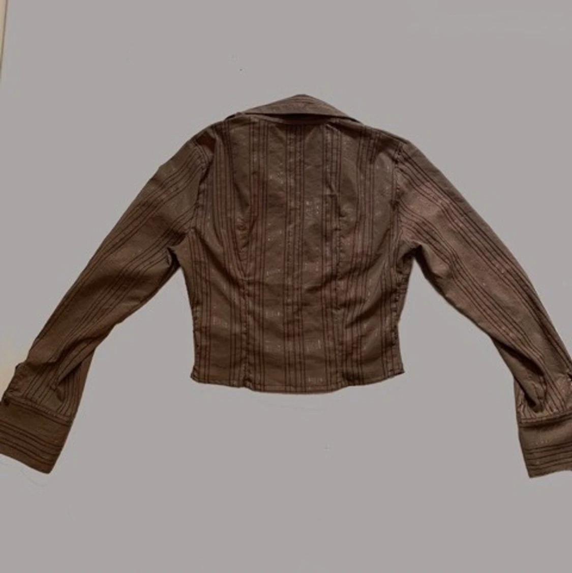 — S O M M A R —  L O P P I S —     Brun skjorta - 90