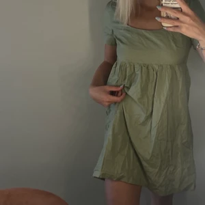 Hm klänning - Säljer denna klänning ifrån hm! Säljer då den inte kommit till användning 